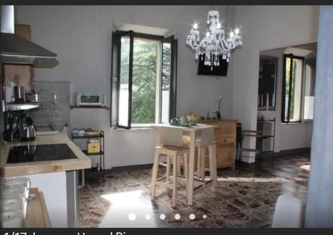 Kitchen or kitchenette, Living room, Seating area, Dining area