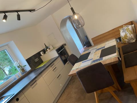 Kitchen or kitchenette, Dining area, oven, stove