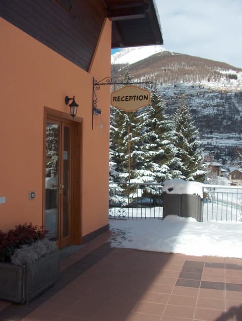 Facade/entrance, View (from property/room), Mountain view