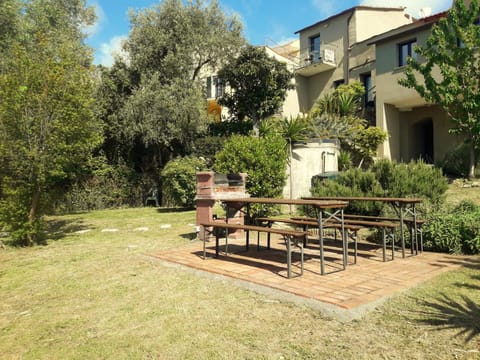 BBQ facilities, Garden