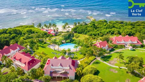 Property building, Nearby landmark, Spring, Day, Natural landscape, Bird's eye view, Beach, Pool view, Sea view, Swimming pool