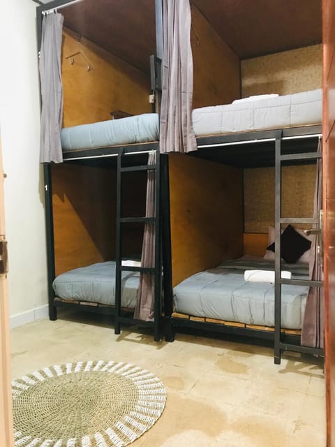 Bed, bunk bed