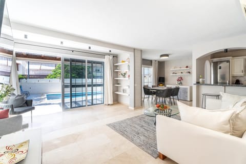 Property building, Garden, Coffee/tea facilities, Living room, Pool view, Pool view, Swimming pool
