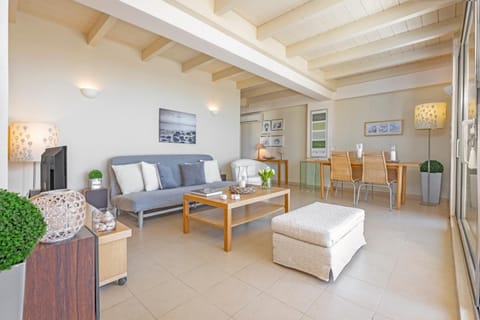 TV and multimedia, Living room, Dining area, City view, Sea view