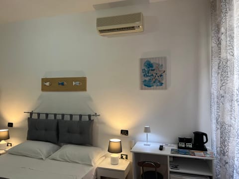 Il Canarino affittacamere Bed and Breakfast in La Caletta