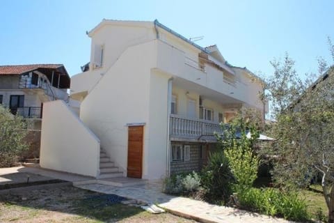 Property building, Facade/entrance, Off site