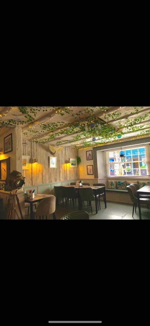 Restaurant/places to eat, Restaurant/places to eat