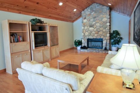 Marina Vista House in Keuka Lake