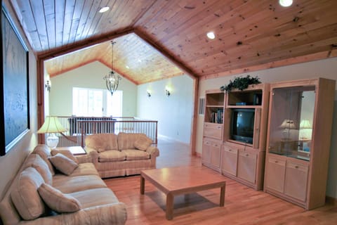 Marina Vista House in Keuka Lake