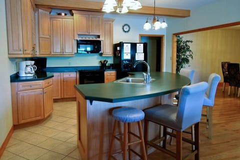 Marina Vista House in Keuka Lake