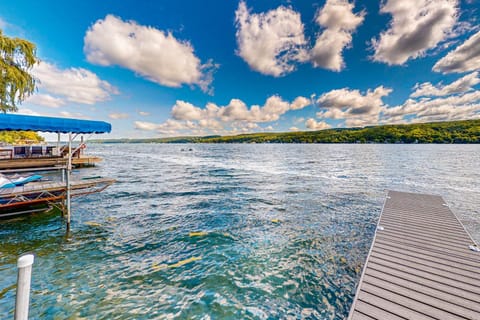 QKA View House in Keuka Lake