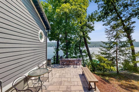 QKA View House in Keuka Lake