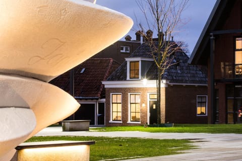 Property building, Facade/entrance, Garden