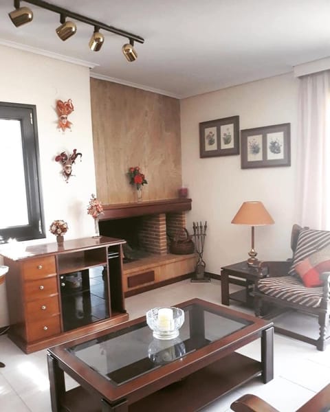 Fantastic villa, a 5 minute drive from the beach! Villa in Alimos