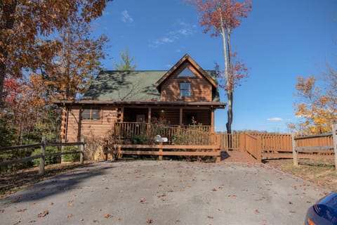 Blackbeary Bluff House in Pigeon Forge