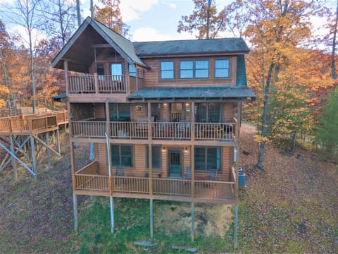 Blackbeary Bluff House in Pigeon Forge