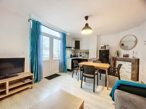 Living room, kitchen