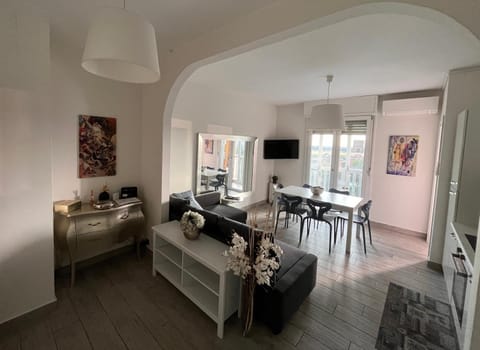 Appartamento panoramico vicino a fiere e stadio Apartment in Milan