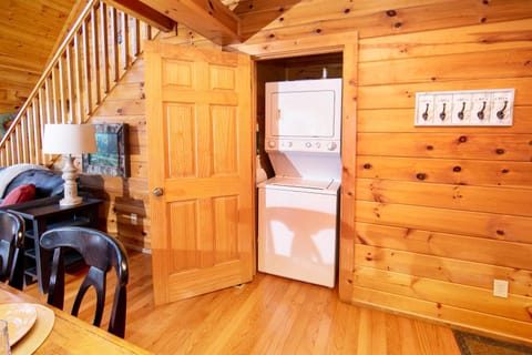 Snowshoe Lodge House in Pigeon Forge