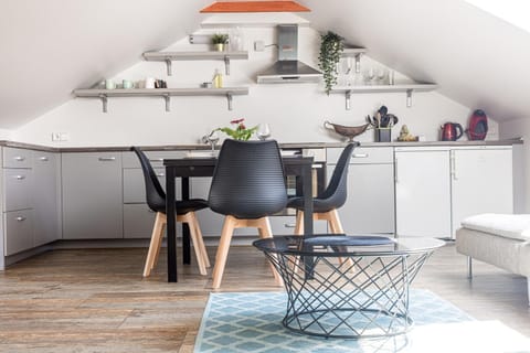 Kitchen or kitchenette, Dining area, pet friendly, stove