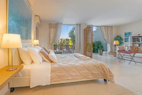 Patio, Bed, View (from property/room), Bedroom, Street view