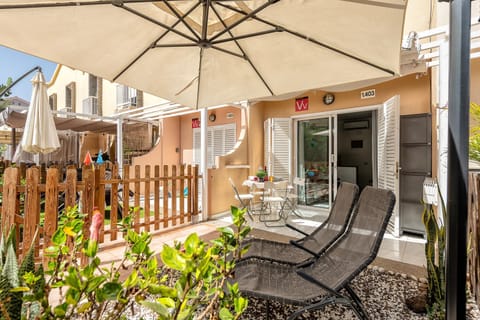 Patio, Balcony/Terrace, sunbed