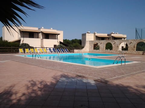 Property building, Day, Swimming pool