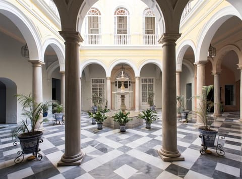 Patio, Facade/entrance