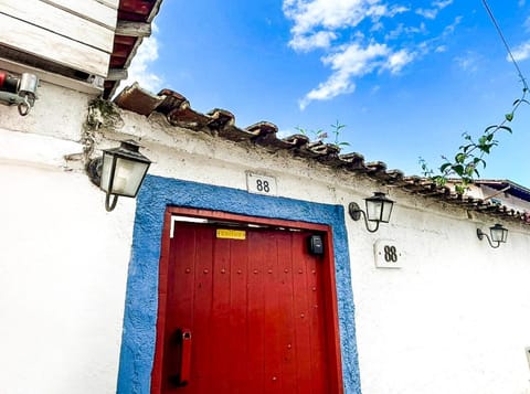 Facade/entrance