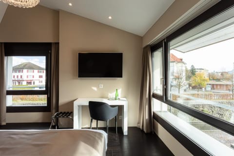 TV and multimedia, Seating area