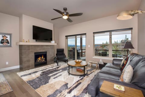 Rendezvous 47 Lookout Point House in Fraser