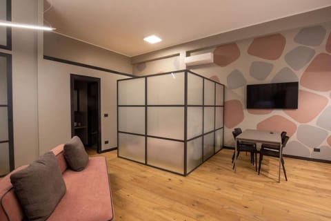TV and multimedia, Living room, Seating area, Dining area