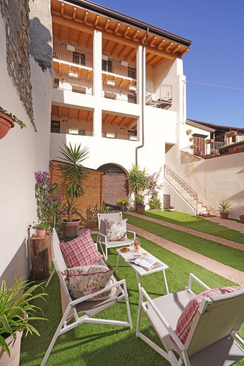 Apartments Villa Bougainville Apartment in Lake Garda