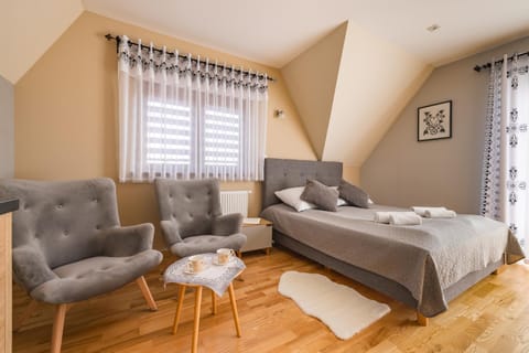 Bed, Photo of the whole room