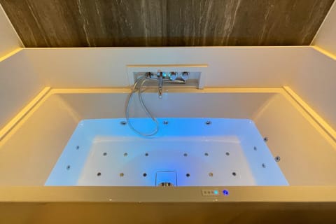 Hot Tub, Bathroom, Spa and wellness centre/facilities