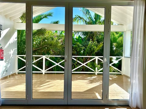 Facade/entrance, View (from property/room), Balcony/Terrace