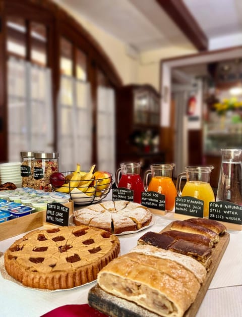 Breakfast, Continental breakfast, Buffet breakfast, Italian breakfast