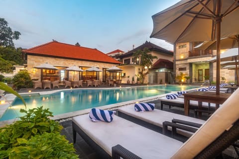 Property building, Pool view, Swimming pool, sunbed