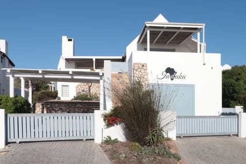 Property building, Facade/entrance, Property logo or sign