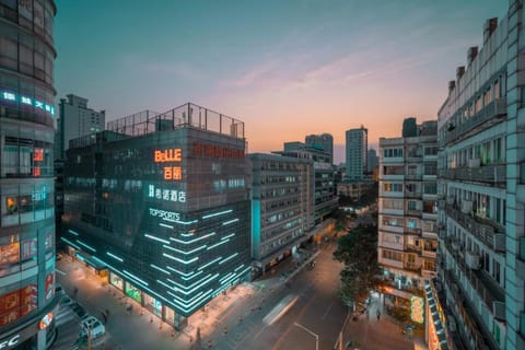 Property building, Facade/entrance, Bird's eye view, Floor plan, City view, Sunrise