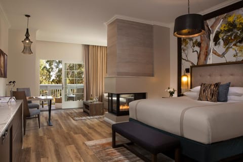 Patio, Bed, Balcony/Terrace, Photo of the whole room, Seating area, Bedroom, River view, fireplace