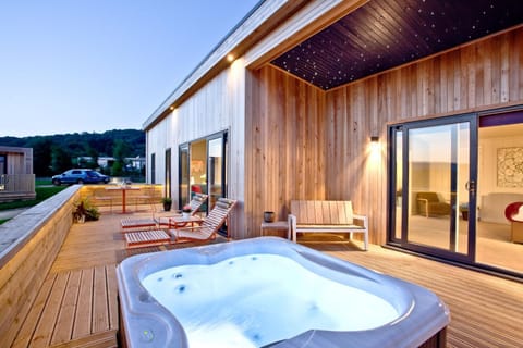 Property building, Patio, Hot Tub, sunbed