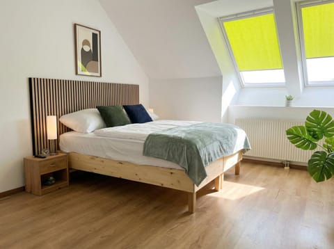 Property building, Bed, Bedroom