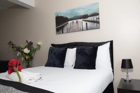 Bed, Bathroom, Photo of the whole room, Bedroom