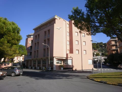 Facade/entrance, Facade/entrance