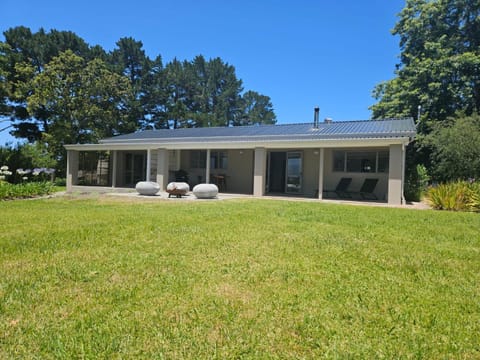 Property building, Patio, Garden, Balcony/Terrace