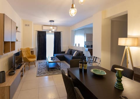 Living room, Seating area, Dining area