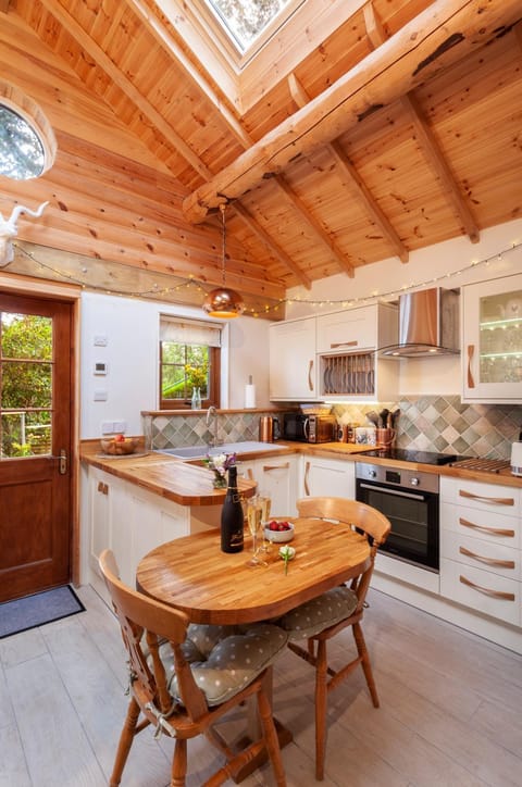 Porthole Log Cabin Cabin in Minehead