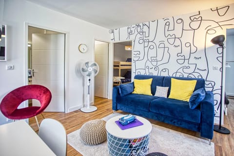 Living room, Seating area, fireplace