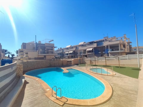 Property building, Day, Swimming pool